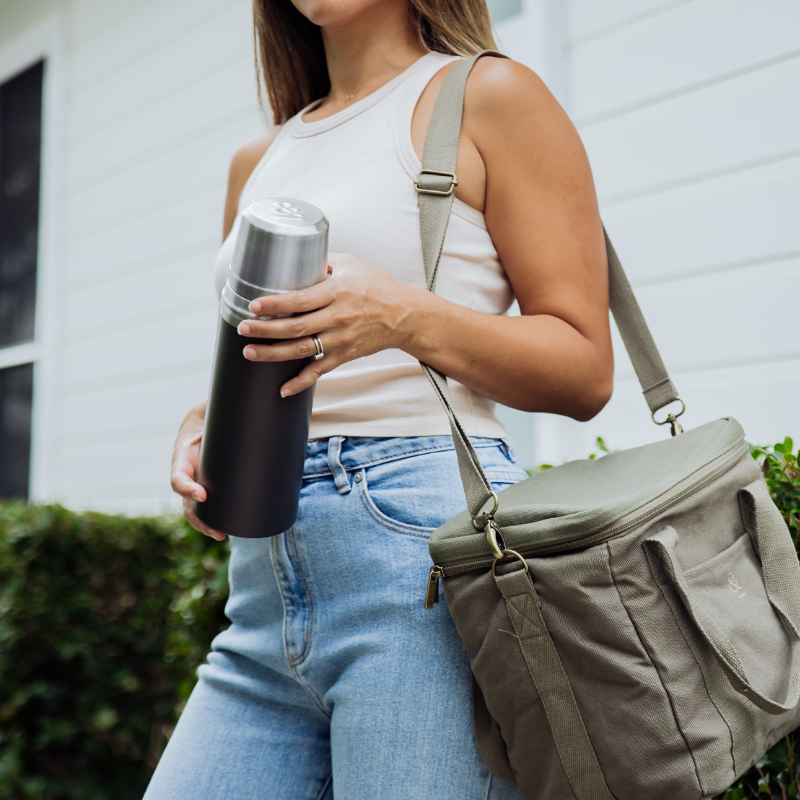 Insulated drink flask for travel