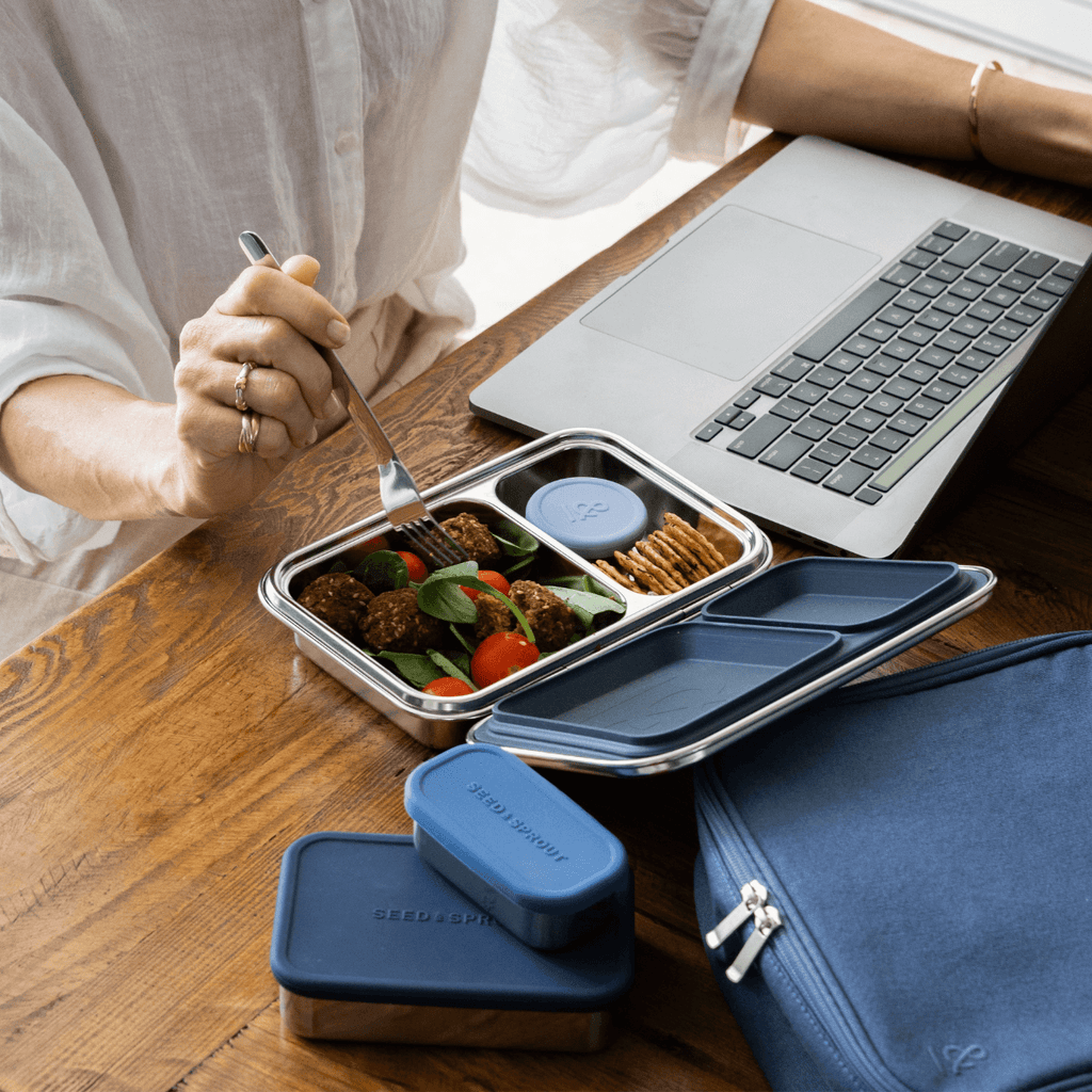 lunch box with sealed compartments